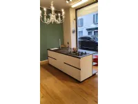 Cucina moderna ad isola Dibiesse con finitura grigia a 9500.