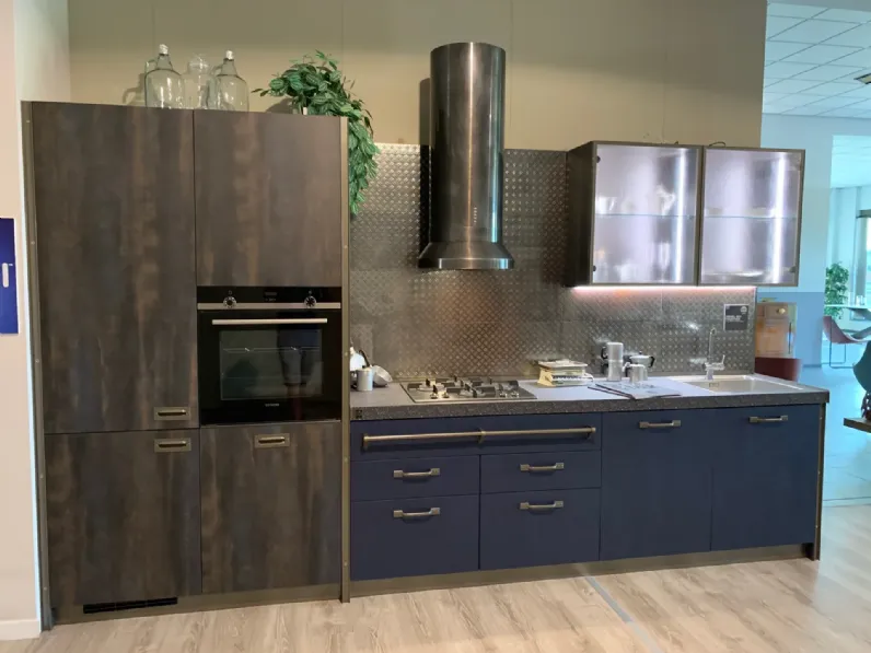 Cucina blu industriale lineare Diesel get together Scavolini in Offerta Outlet