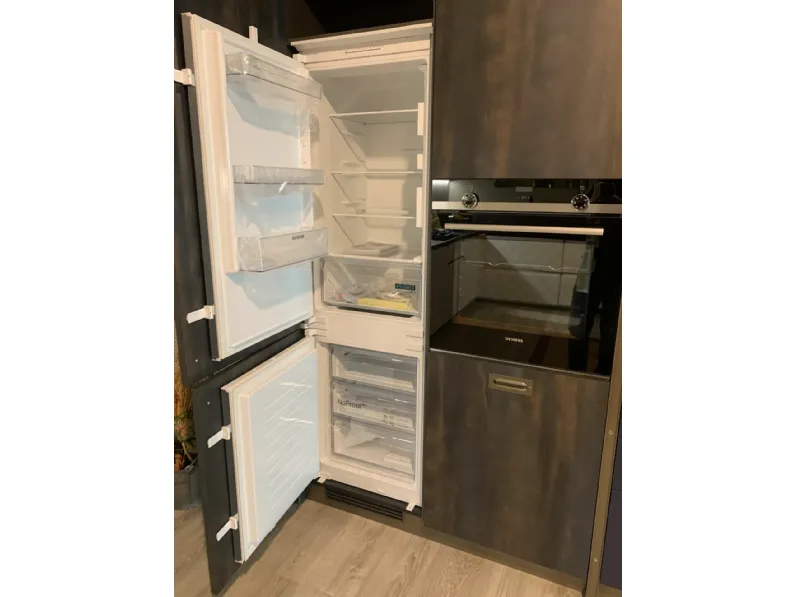 Cucina lineare in legno blu Diesel get together a prezzo scontato