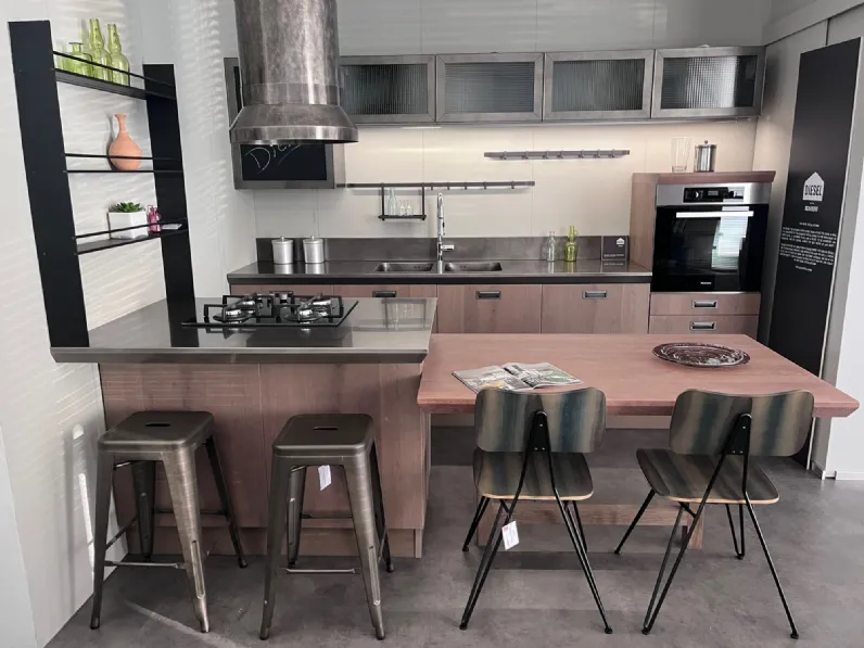 Cucina con penisola in legno a prezzo scontato 45%