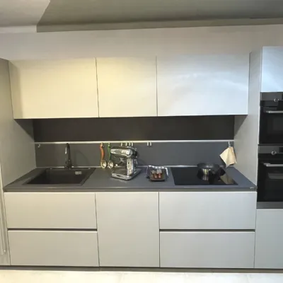 Cucina altri colori design con isola Ernestomeda One 80 a soli 19000