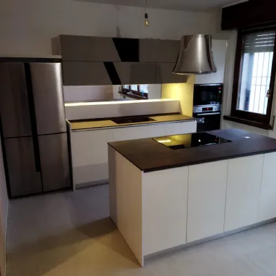 Cucina ad isola in laccata opaco a prezzo ribassato 39%