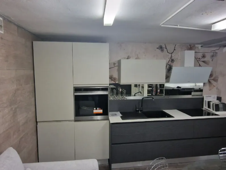 Cucina lineare in laminato materico grigia Zenir a prezzo ribassato