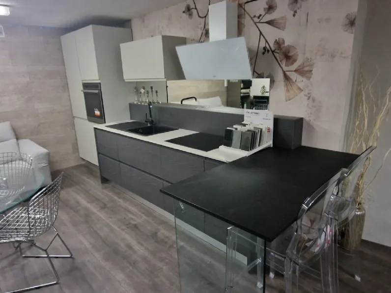 Cucina lineare in laminato materico a prezzo ribassato 53%