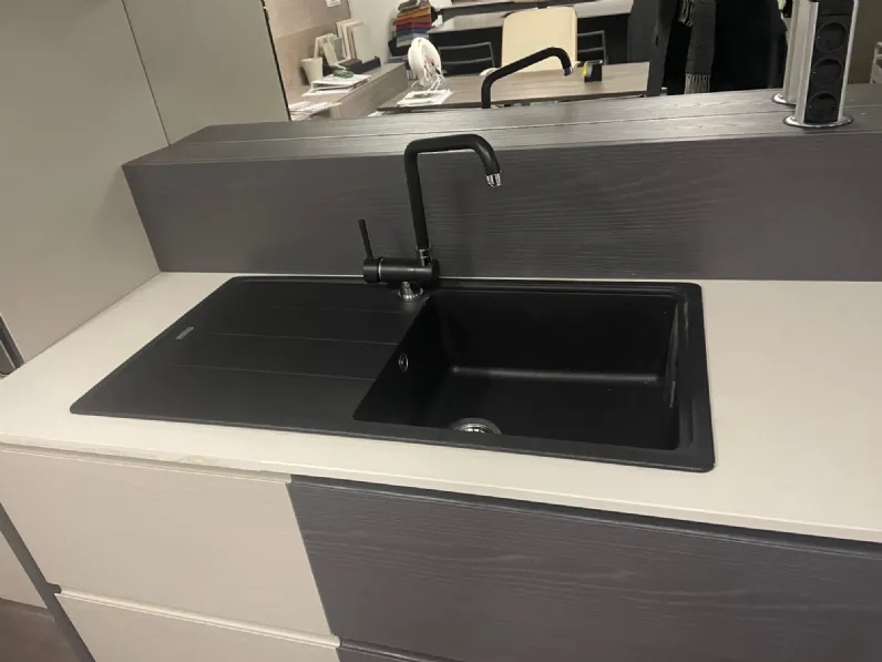 Cucina lineare in laminato materico a prezzo ribassato 53%