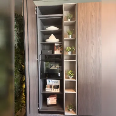 Cucina con isola in laminato materico a prezzo ribassato 55%