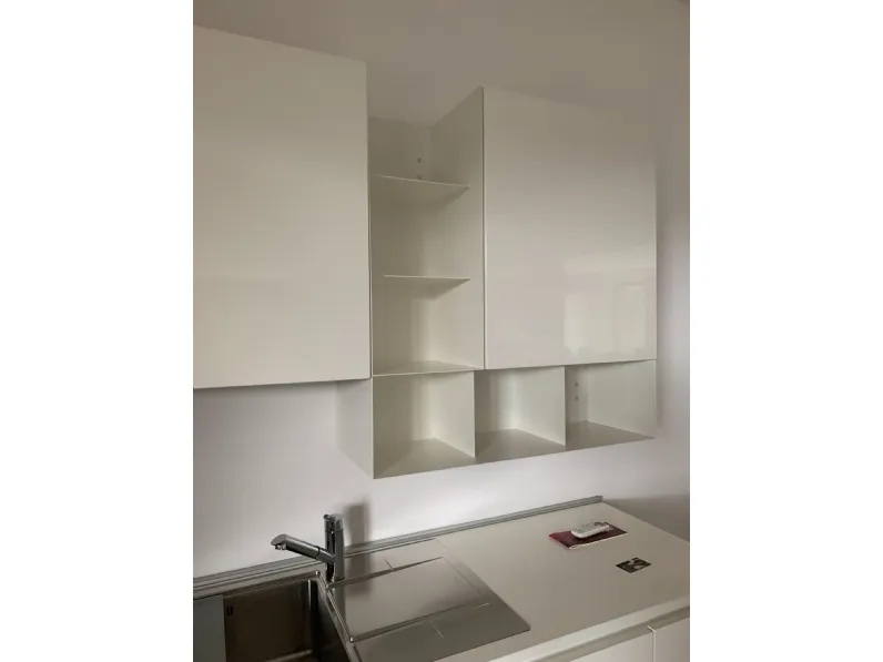 Cucina Euromobil moderna ad angolo bianca in polimerico lucido Filoescape