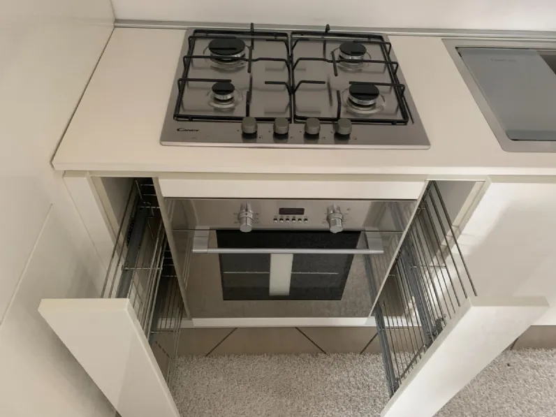 Cucina Euromobil moderna ad angolo bianca in polimerico lucido Filoescape