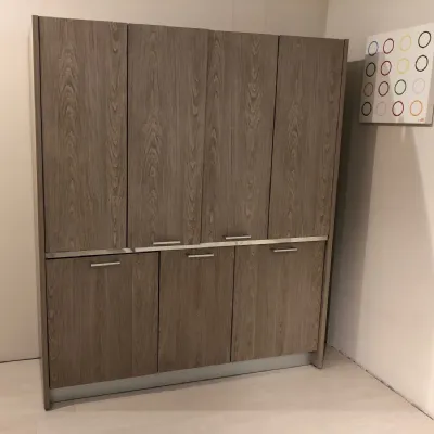 Cucina Euromobil moderna lineare rovere chiaro in laminato materico Monoblocco