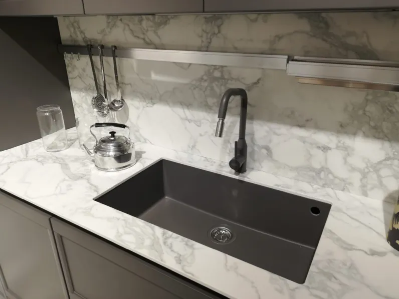 Cucina a prezzo ribassato con isola moderna Flavour neck Lube cucine