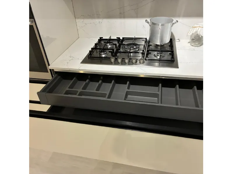 Cucina moderna lineare Colibri Forma 2000 a prezzo scontato