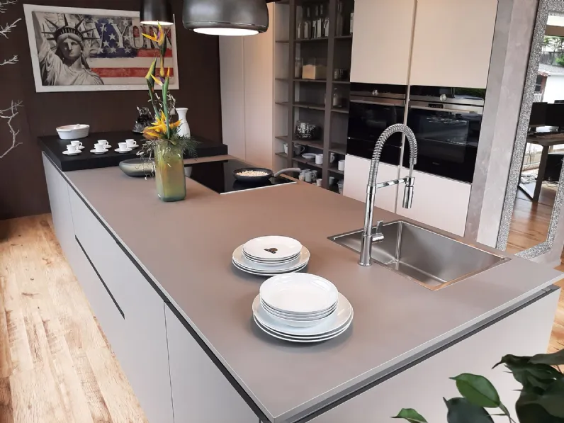 cucina ad isola in laccato a prezzo scontato del 62%.
