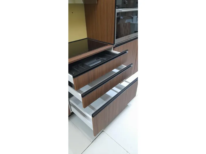 Cucina noce moderna lineare Giannei Nexus tabacco a soli 7190€