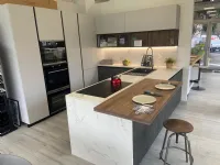Cucina Glass con penisola Arredo3 con un ribasso imperdibile