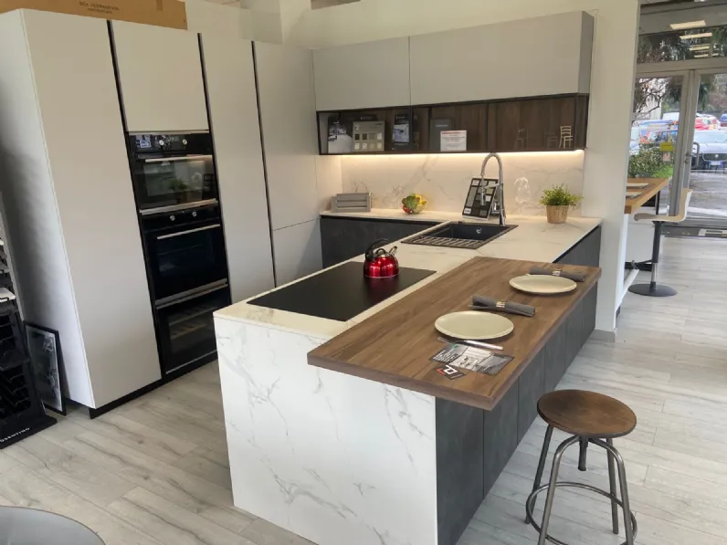 Cucina Glass con penisola Arredo3 con un ribasso imperdibile