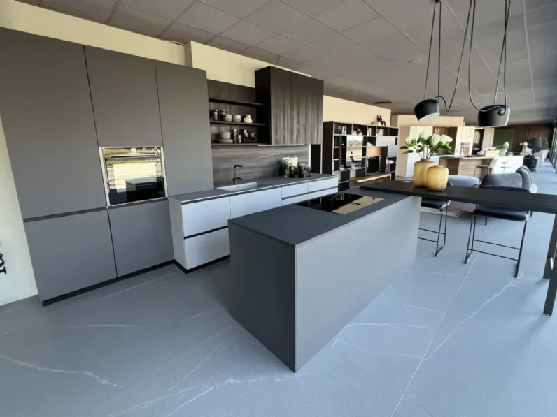 Cucina grigia design con isola Cucina tratto  Meson's cucine in offerta