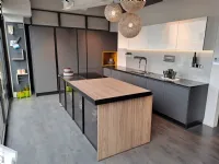 Cucina grigia moderna con isola Aleve' Stosa scontata