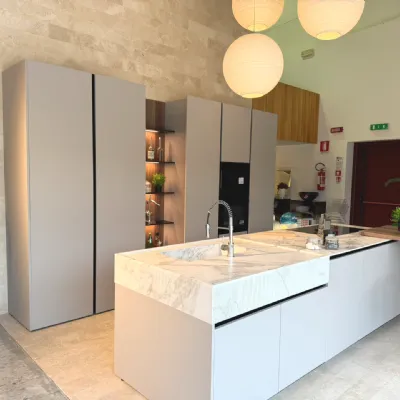 Cucina grigia moderna con isola Bluna Binova in offerta