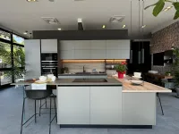 Cucina grigia moderna con penisola Scavolini Liberamente a soli 15000 Euro