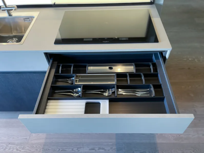 Cucina lineare in melaminico a prezzo ribassato 45%