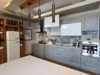 Scopri la cucina lineare Toscana in legno grigio a prezzo scontato!