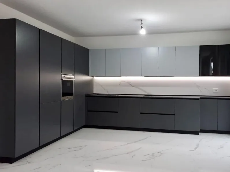 Cucina grigio moderna ad angolo Ingrosso cucine moderne icm42 Primopiano cucine