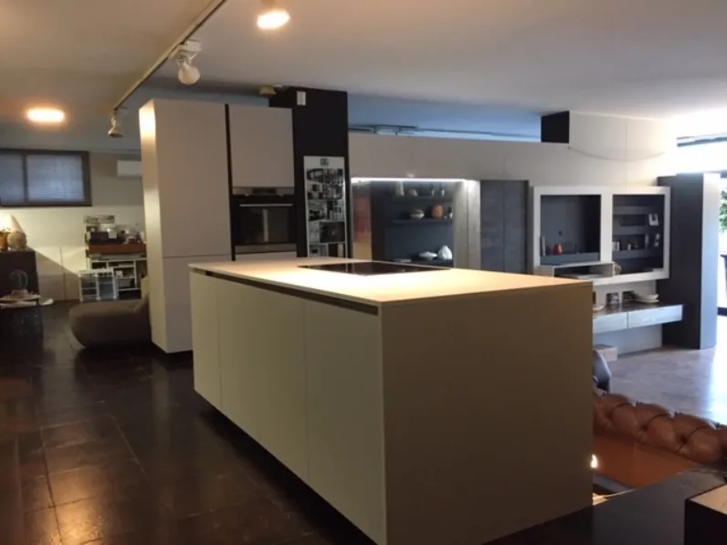 Cucina grigio moderna ad isola Charisma new gola Berloni cucine in Offerta Outlet