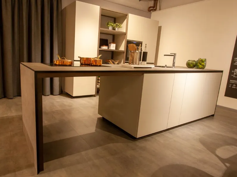 Cucina grigio moderna ad isola Forma mentis Valcucine in Offerta Outlet