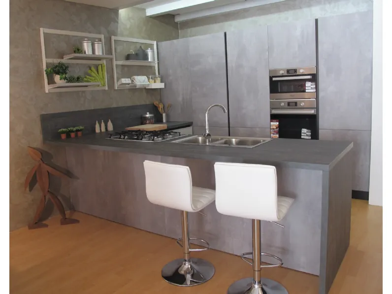 Cucina grigio moderna con penisola Calce grigio e laccato Artigianale in offerta