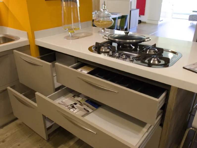 Scopri la cucina Mood Scavolini con sconto del 54%! Un'ottima scelta per l'architetto.