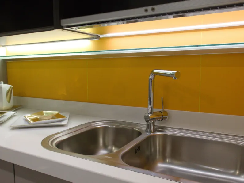 Scopri la cucina Mood Scavolini con sconto del 54%! Un'ottima scelta per l'architetto.