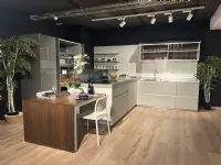 Cucina Ernestomeda design con penisola altri colori in vetro Icon air 