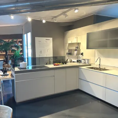 Cucina a prezzo scontato con penisola design Icon air  Ernestomeda