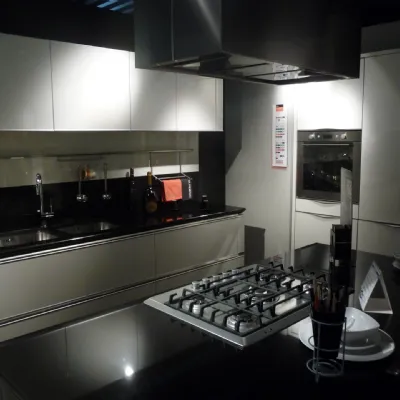 Cucina bianca moderna ad isola Idea di snaidero Snaidero scontata