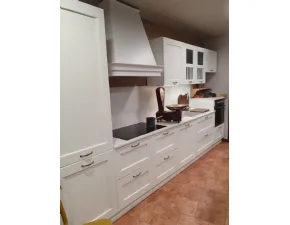 Scopri l'Asolo: cucina lineare in legno bianco a prezzo scontato!