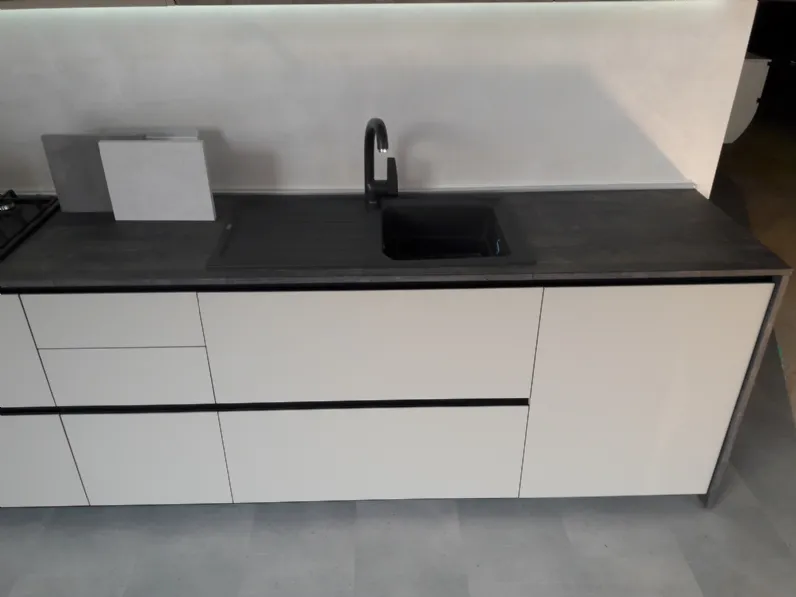 cucina Infintiy  in laminato opaco scontata