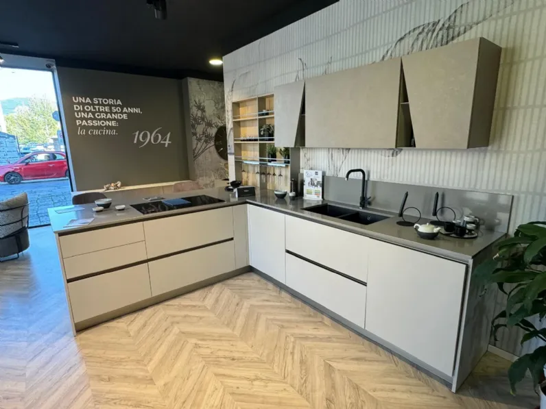 Cucina Stosa moderna ad angolo tortora in laminato materico Infinity