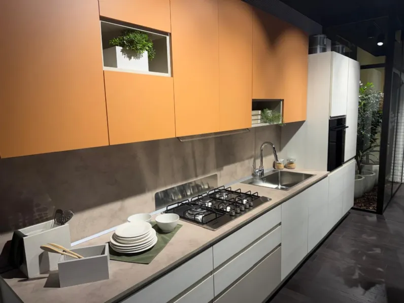 Cucina arancione moderna lineare Jay feel Creo a soli 7000 Euro
