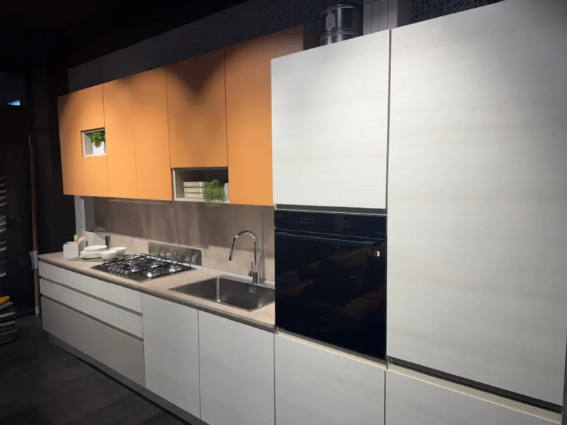 Cucina arancione moderna lineare Jay feel Creo a soli 7000 Euro