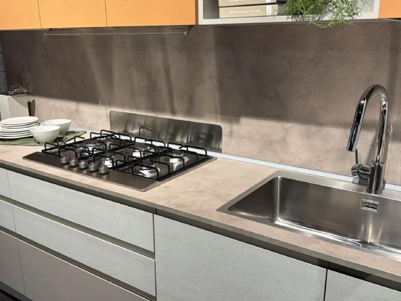 Cucina arancione moderna lineare Jay feel Creo a soli 7000 Euro