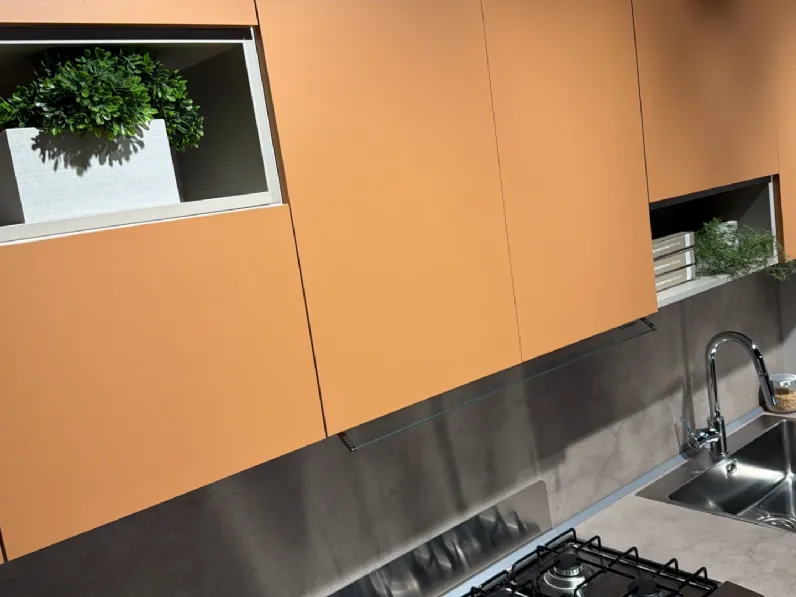 Cucina arancione moderna lineare Jay feel Creo a soli 7000 Euro