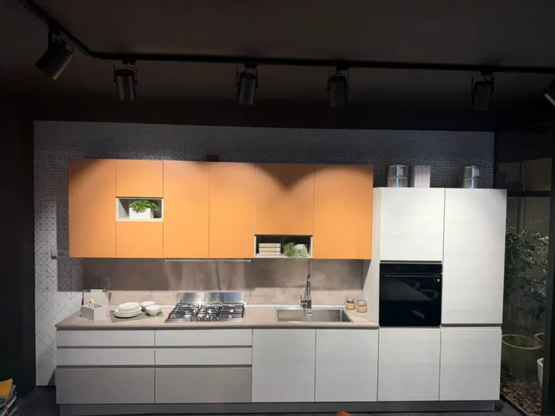 Cucina arancione moderna lineare Jay feel Creo a soli 7000 Euro