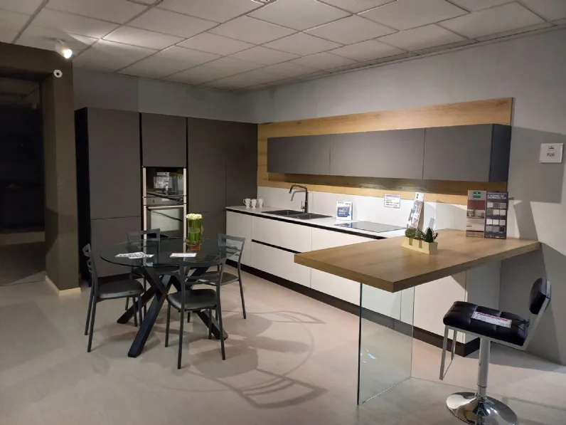 Cucina Kali ' design bianca con penisola Arredo3 scontata 36%