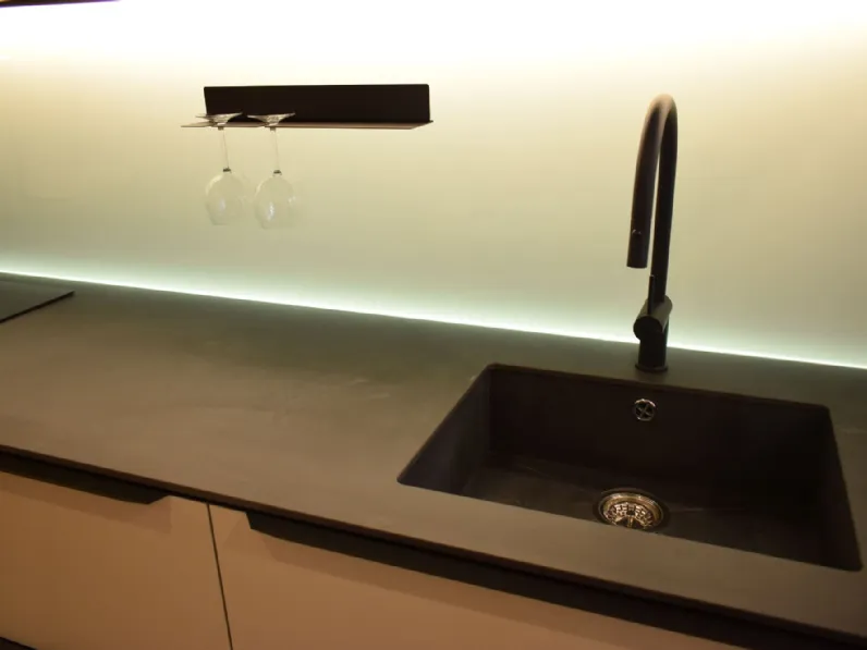 Cucina moderna lineare Kalì quadra profilo Arredo3 a prezzo scontato