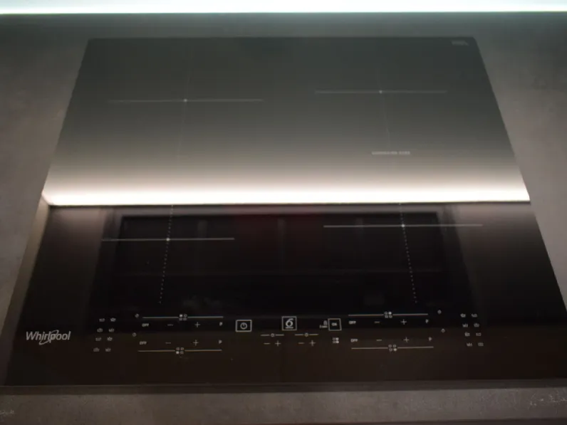 Cucina moderna lineare Kalì quadra profilo Arredo3 a prezzo scontato
