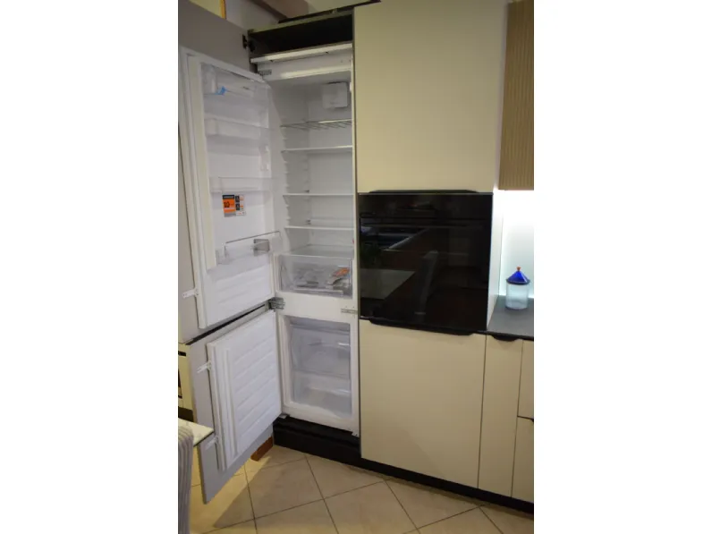 Cucina moderna lineare Kalì quadra profilo Arredo3 a prezzo scontato