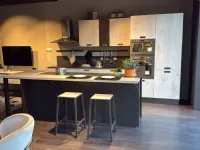 Cucina con isola in laminato materico a prezzo ribassato 52%