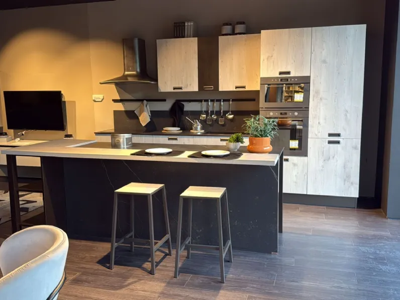 Cucina con isola in laminato materico a prezzo ribassato 52%