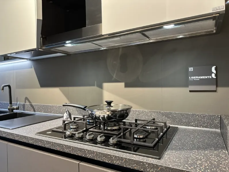 Cucina lineare in laccata opaco a prezzo ribassato 52%