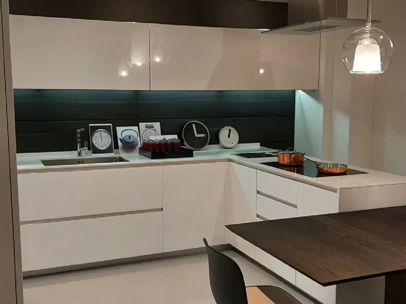 Cucina Light moderna bianca con penisola Modulnova scontata 50%